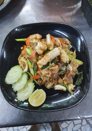 A picture of Pad See Ew Seafood Noodles.