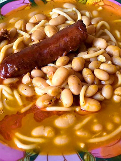 Una foto de Porotos con Riendas