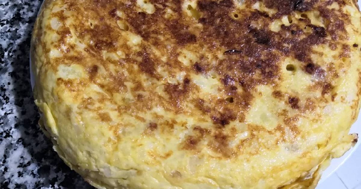 Cómo hacer una tortilla de patatas igual (o mejor) que tu abuela