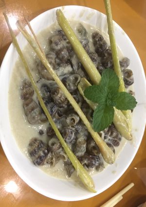 Hình của món Ốc len xào dừa.