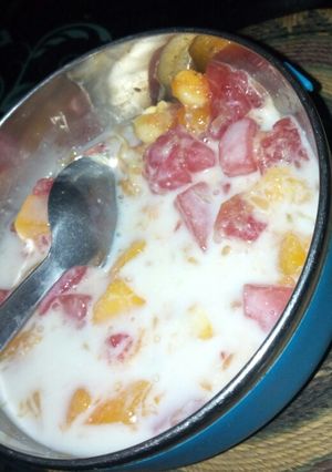 A picture of Creamy fruit salad.