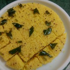A picture of Suji dhokla.