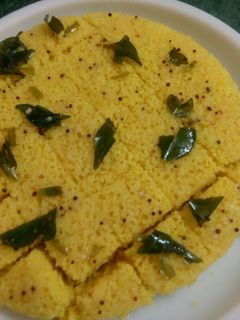 A picture of Suji dhokla.