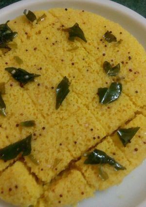 A picture of Suji dhokla.