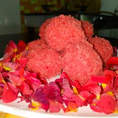 A picture of Sugar free strawberry coconut ladoo in just 15 min.