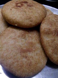मटर कचौड़ी (matar kachori recipe in Hindi) रेसिपी मुख्य फोटो