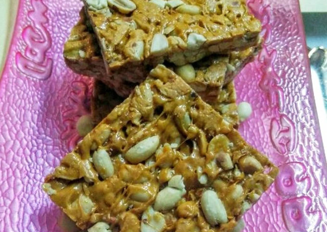 Peanut gur chikki with ginger/sonth