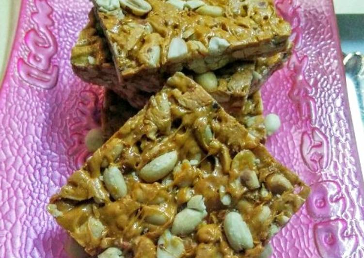 Recipe of Homemade Peanut gur chikki with ginger/sonth