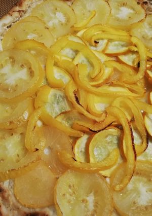 Une photo de Pizza jaune