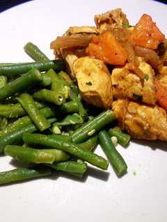 Una foto de Pechuga de pollo con papaya al wok