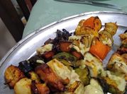Una foto de brochette de berenjena