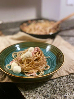 Una foto de Espaguetis con jamón york y mozzarella ideal para niños 👦🏻🧒🏼