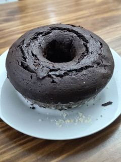 Una foto de Torta de cacao y café