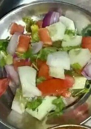 A picture of Fresh and mix Green Salad.