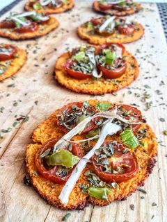 Una foto de 🍕MINI PIZZAS DE CALABAZA Y TOFU🍕
