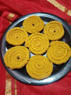 ચકરી (Chakri Recipe In Gujarati) રેસીપી મુખ્ય ફોટો