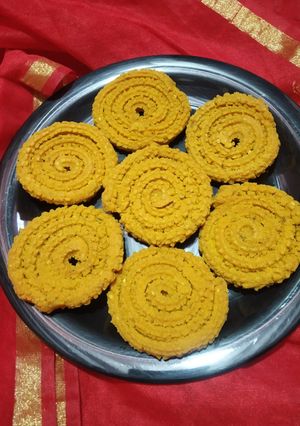 ચકરી (Chakri Recipe In Gujarati) રેસીપી મુખ્ય ફોટો