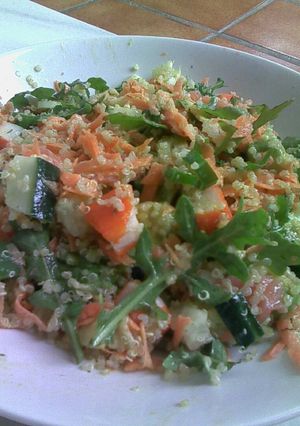 Foto principal de Ensalada de quinoa con vinagreta de mostaza y eneldo