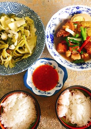 Hình của món Heo quay kho trứng.