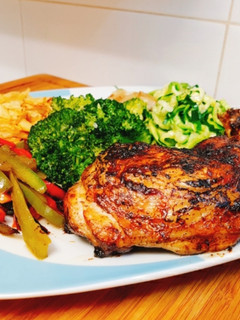 Una foto de Pollo al limón con verduras al vino y espaguetis de calabacín