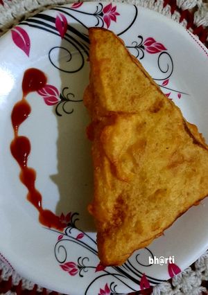 ब्रेड सैंडविच पकोड़ा (Bread sandwich pakoda recipe in hindi) रेसिपी मुख्य फोटो