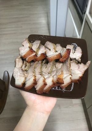Hình của món Thịt quay nướng lò.