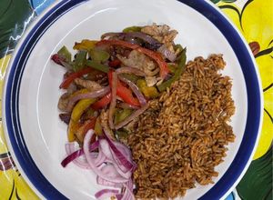 Una foto de Fajitas de cerdo con vegetales