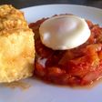 Pisto manchego con bacalao y huevo