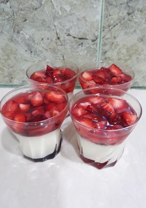 صورة لوصفة تحلية بالفراولة
