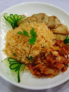Hình của món Cơm chiên kim chi xá xíu.