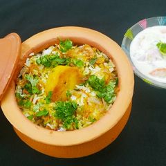 A picture of Aloo dum biryani.