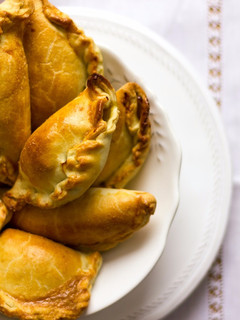 Una foto de Empanadillas de bacalao con pasas
