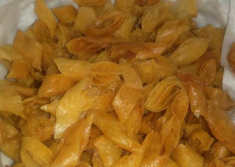 11. 🐻 Keripik Kulit Lumpia 🐻
