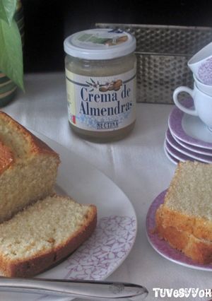 Una foto de Bizcocho de almendra (Almond pound cake) 