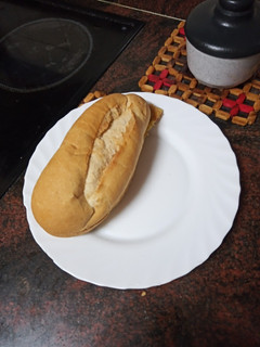 Foto principal de Bocadillo de tortilla de papas de paquete y jamón serrano