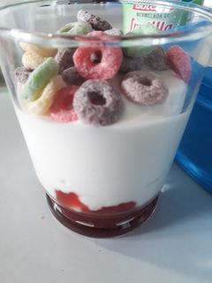 Una foto de Yogur casero 😋 sin yogutera