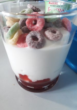 Una foto de Yogur casero 😋 sin yogutera