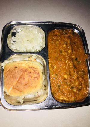 ભાજીપાવ (Bhajipav Recipe In Gujarati) રેસીપી મુખ્ય ફોટો