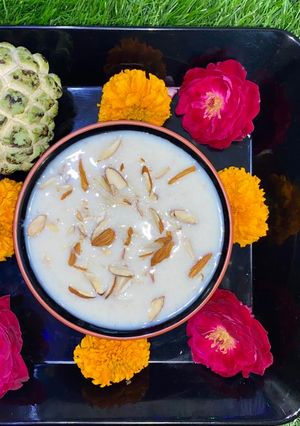 સીતાફળ બાસુંદી (Sitafal Basundi Recipe In Gujarati) રેસીપી મુખ્ય ફોટો