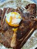 Huevo al microondas con bife a la chapa