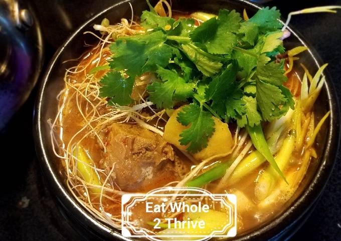 Gamjatang (Korean Pork Potato Soup) 