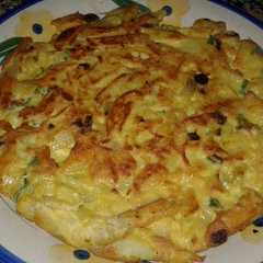Una foto de Tortilla de papa súper fácil 👌😅