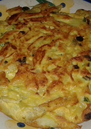 Una foto de Tortilla de papa súper fácil 👌😅