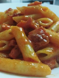 Una foto de Macarrones con chorizo y bacon