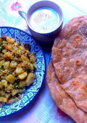 A picture of Aloo anday.