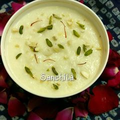 A picture of Khushbudar Kesariya Samak Kheer.