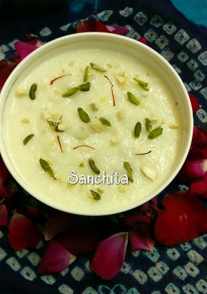 A picture of Khushbudar Kesariya Samak Kheer.