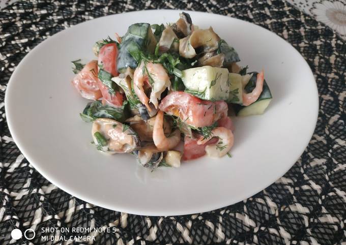 Как приготовить салат с морепродуктами за 15 минут: простой рецепт