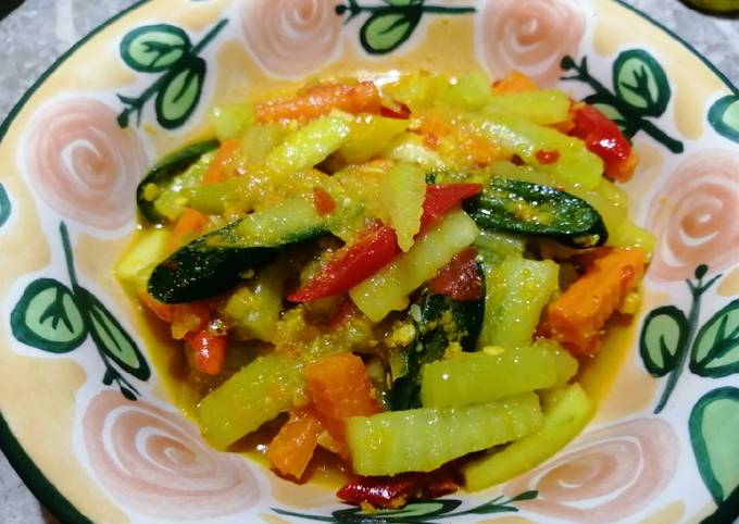 Ternyata ini lho! Cara  memasak Acar bumbu kuning  lezat