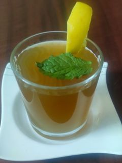 ஃப்ரஷ் புதினா டீ (Fresh Mint Tea) செய்முறை முக்கிய புகைப்படம்